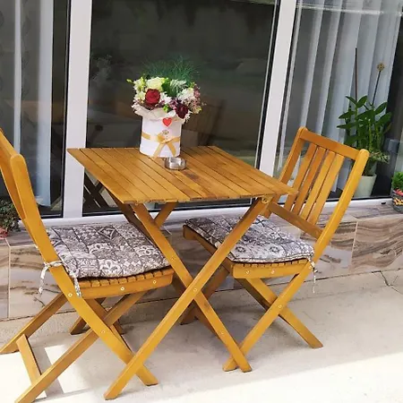 Apartment Velvita *